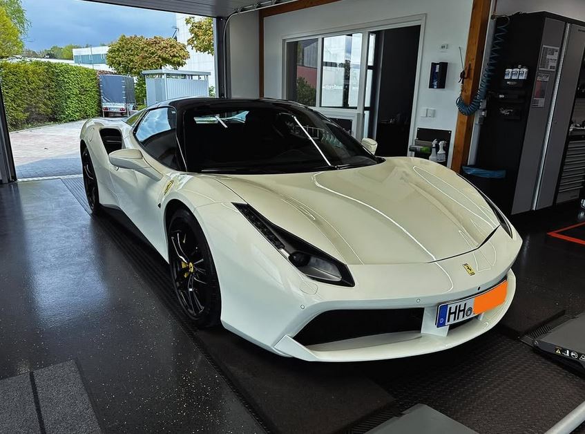 Ferrari 488 Weiß nach Aufbereitung